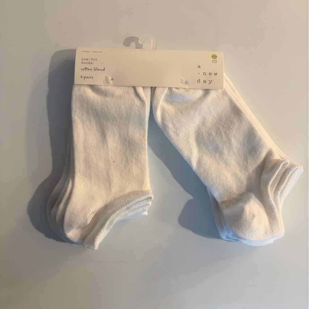 🧦 NEW – A New Day Men’s White Low Cut Socks (6 Pair Pack) 🧦